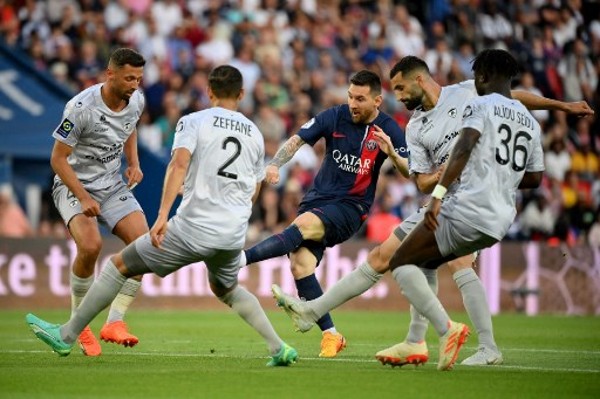 凌晨4点欧冠超级对决！阿隆索命运之战：输球或下课 8人缺席